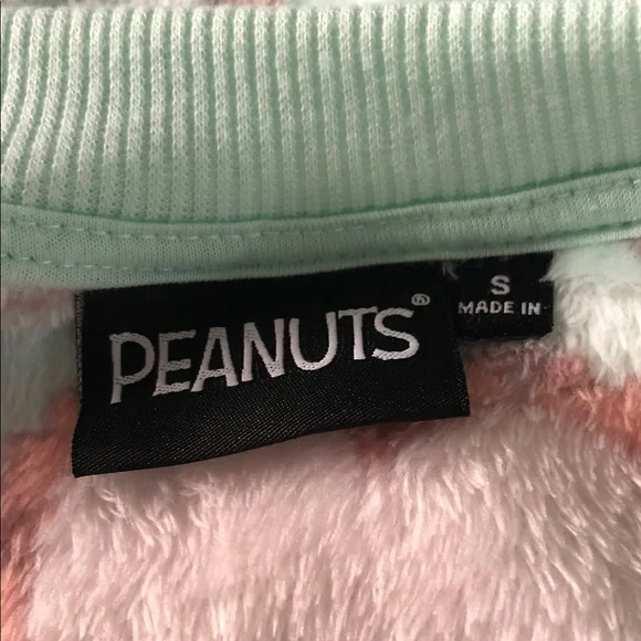 VALENTINE SNOOPY WOMEN’S SWEATHSHIRT - Picture 5 of 6